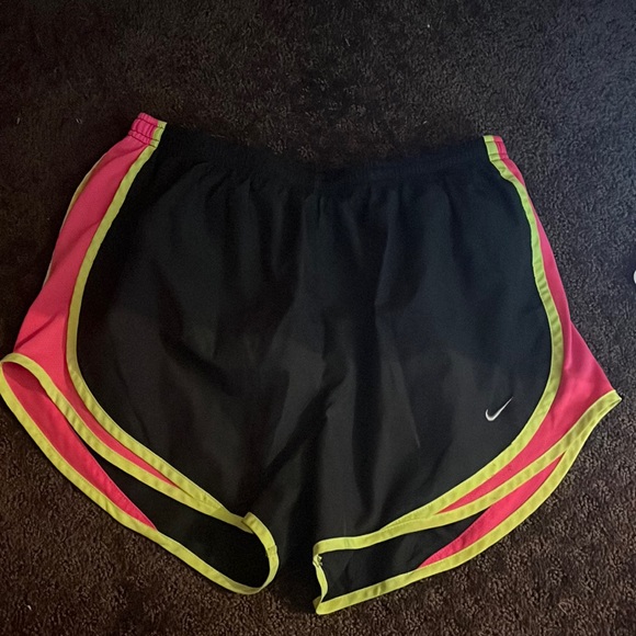 Nike Shorts Large - Picture 1 of 2
